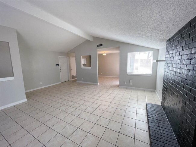 Building Photo - 1209 Kenyon Dr