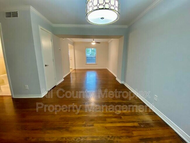 Building Photo - 6348 Bordeaux Ave
