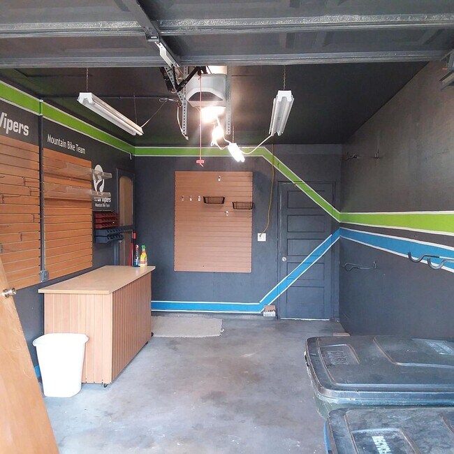 garage - 2383 Balsam Way