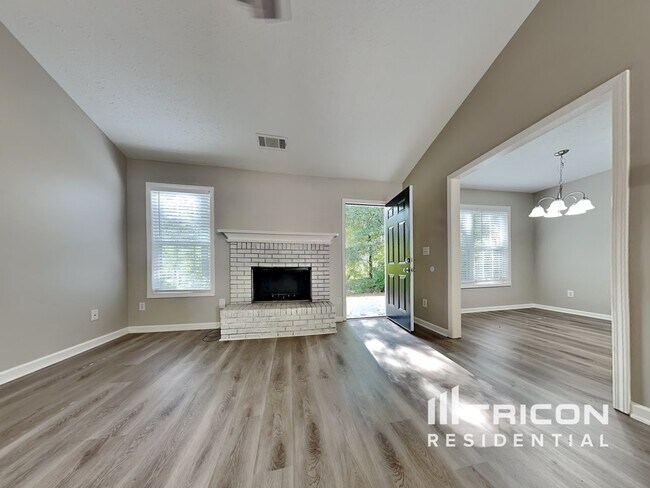 Building Photo - 724 White Oak Dr