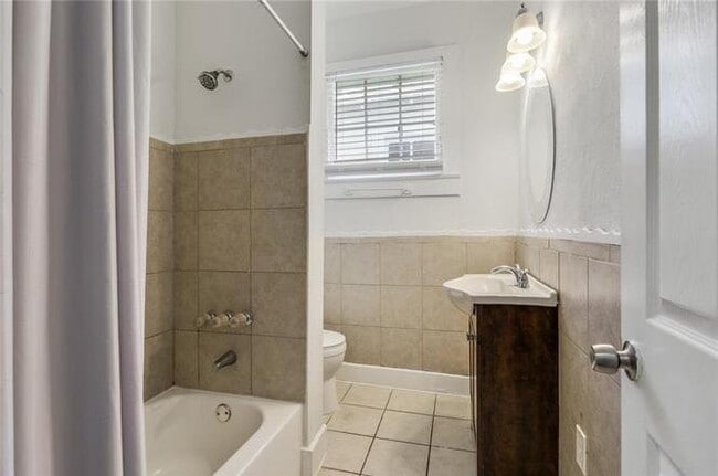 Building Photo - 3432 Danneel St