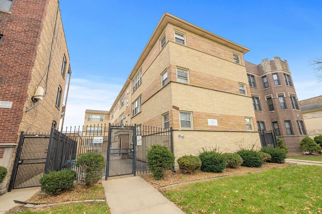 Building Photo - 10515 S Hale Ave