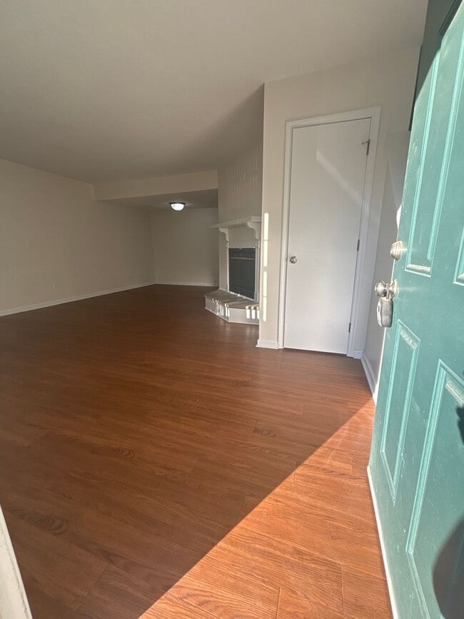 Building Photo - Spacious & Convenient on Myrtlewood!