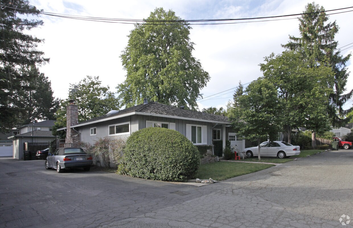 Building Photo - 1015-1017 Mallet Ct