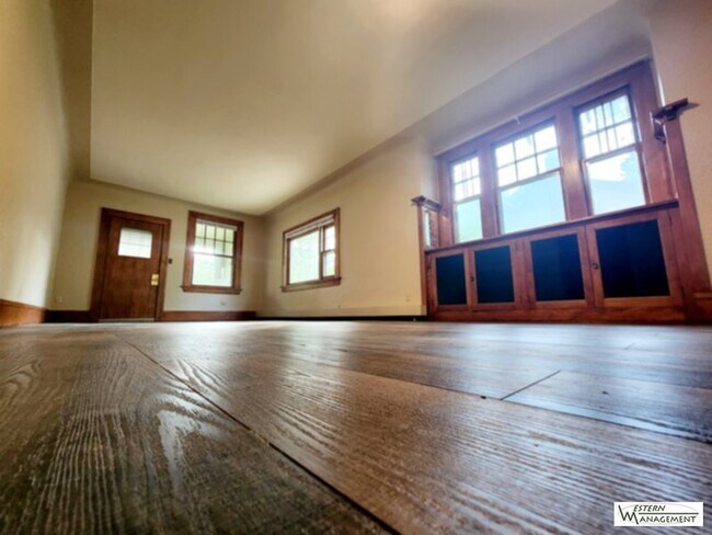 Building Photo - 5 bedrooms AND pet friendly!!!