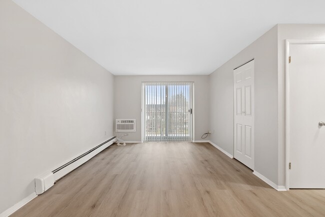 Building Photo - Clifton Park & Clifton House