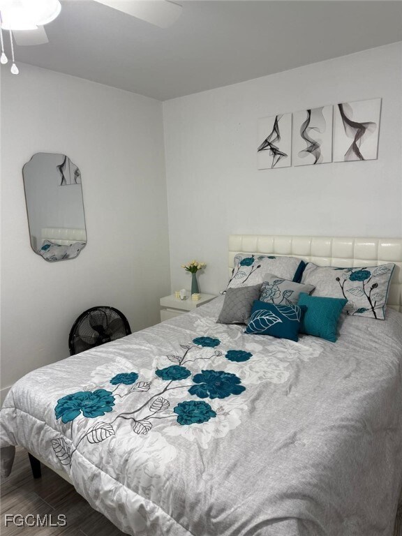 Foto del edificio - 1335 NE Pine Island Ln