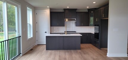 Building Photo - 135 Alroy Rd