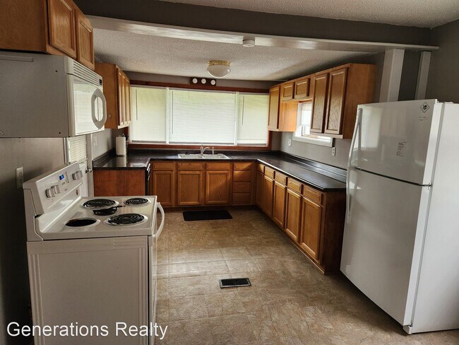 Building Photo - 3 br, 1.5 bath House - 775 Oak Grove Avenue