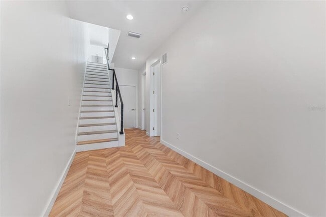 Building Photo - 102 W Adalee St