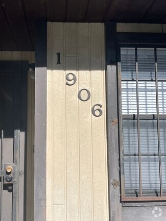 Building Photo - 1906 SW 69th Dr