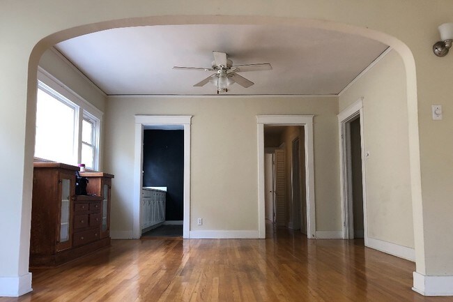 Dining Room - 1844 1/2 N Mariposa Ave