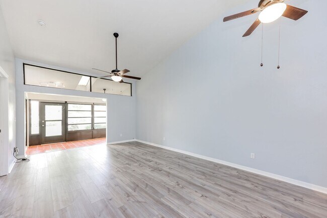 Building Photo - Remodeled Villa in Regent Park, North Naples