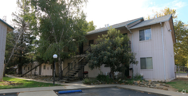 Building Photo - Lakeview Apartments
