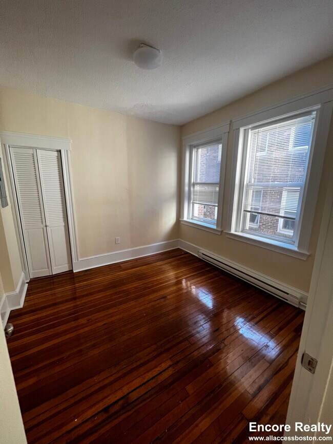 Building Photo - 883 Huntington Ave