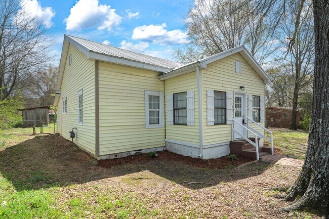 Building Photo - Fully Renovated 3BR/2BA Home in Pell City ...