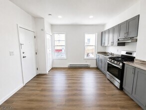 Building Photo - 76-78 Market Street Unit 2