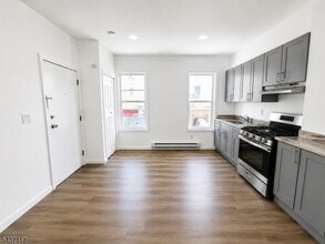 Building Photo - 76-78 Market Street Unit 2