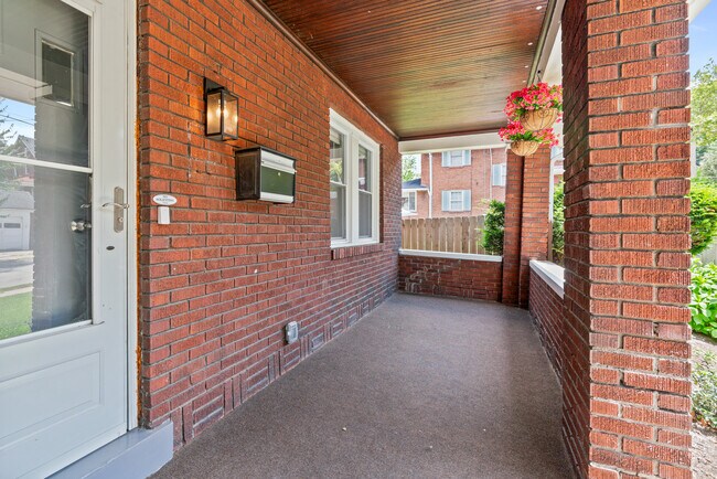 Foto del edificio - 6361 Waldron St