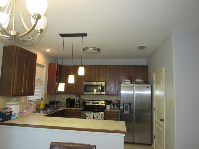 Foto del edificio - 9310 Albany Dr