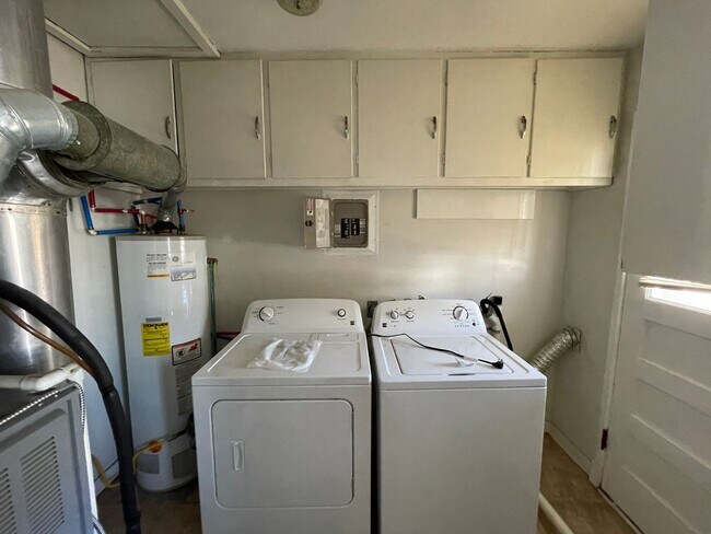 Foto del edificio - 2 bedroom unit across street from KSU Campus.