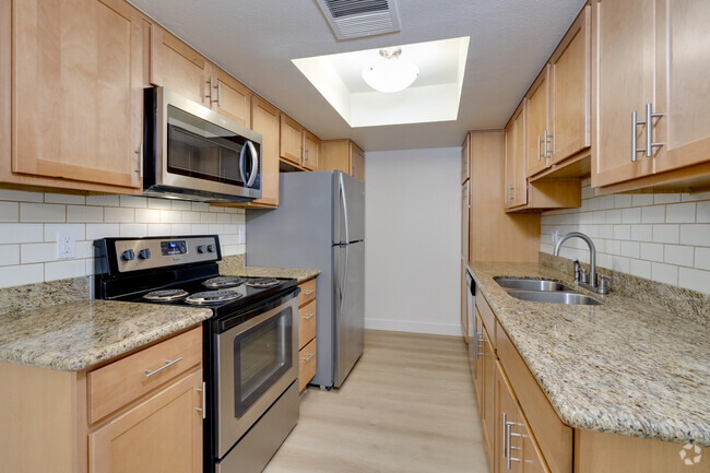 1BR, 1BA - 747SF - Kitchen - The Viridian Apartments