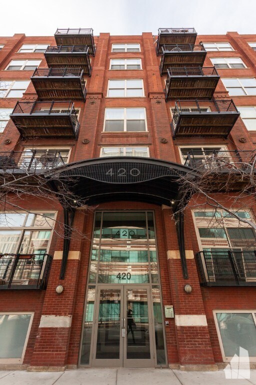 Primary Photo - 401 S Clinton St