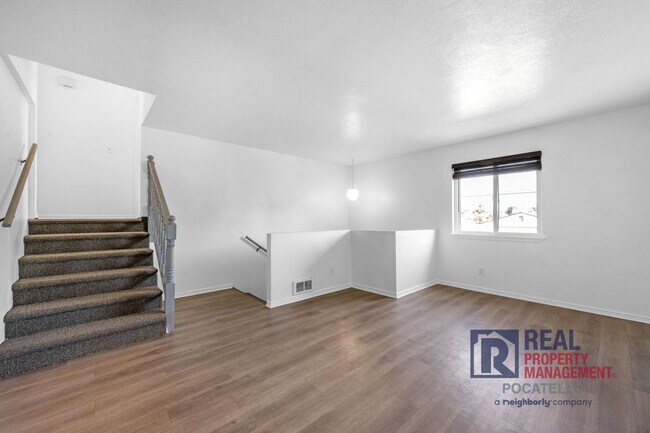 Foto del edificio - 1215 Cottage Ave