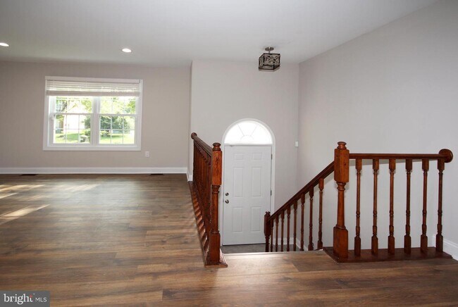 Building Photo - 411 Willow Hill Ct