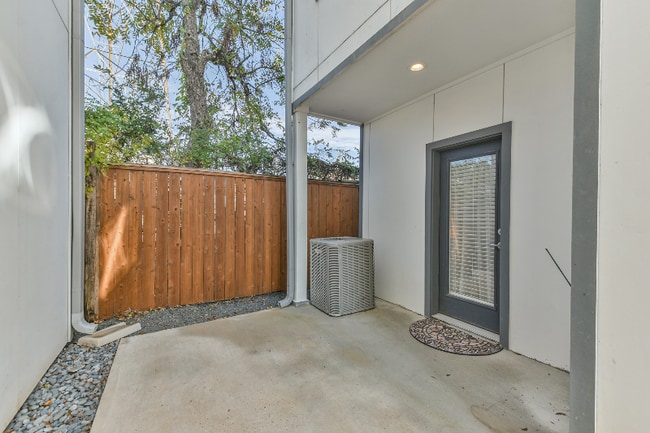 Foto del edificio - 8411 Hempstead Rd