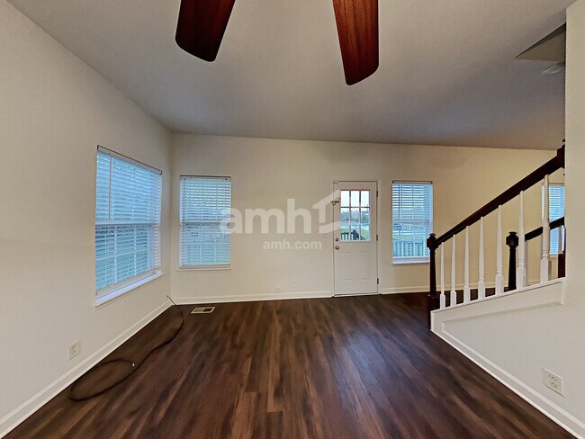 Building Photo - 2805 River Bend Dr