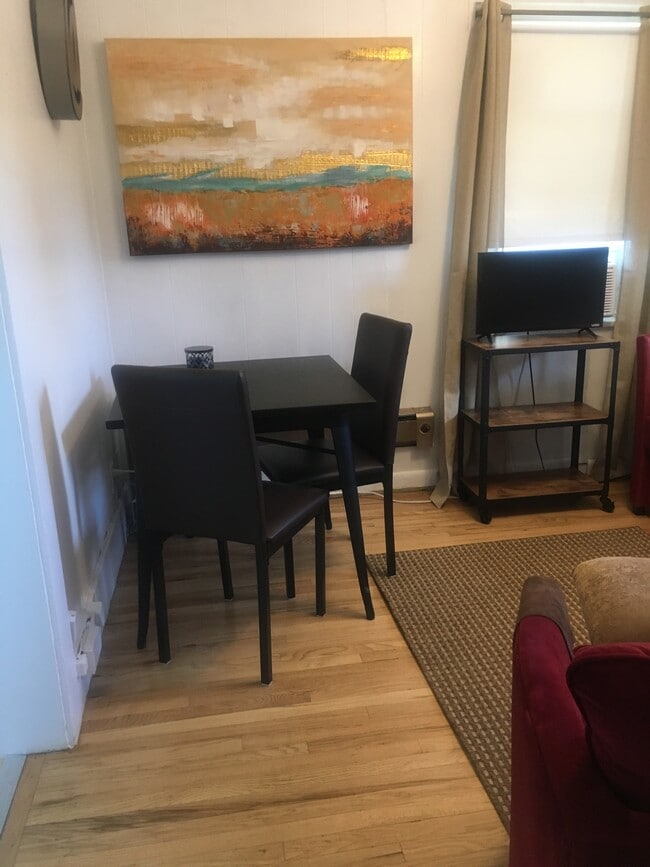 Building Photo - 856 Carter E St