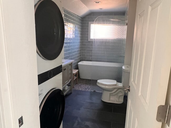 Building Photo - 333 Cedar Ave