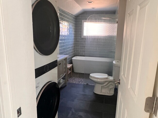 Foto del edificio - 333 Cedar Ave