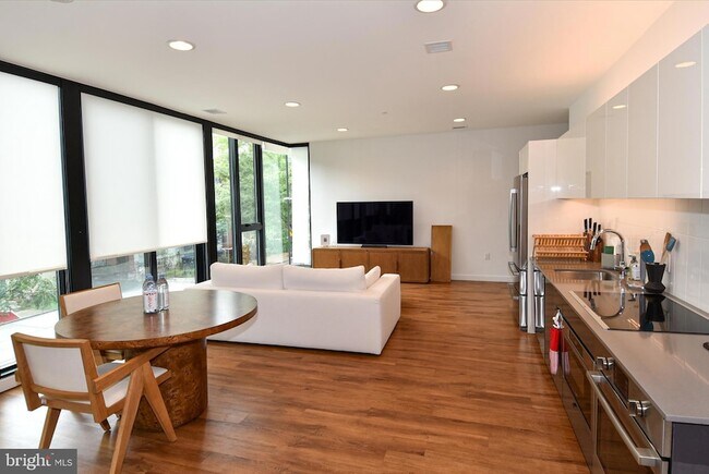 Foto del edificio - 57 N Street NW Unit UNIT 225