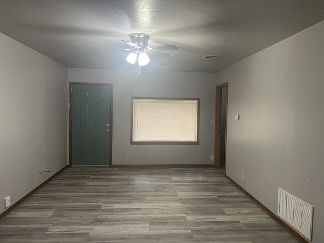Building Photo - 613 S McFarland St