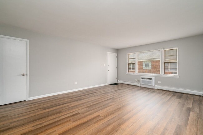 Interior Photo - 34-42 Waiola Apartments