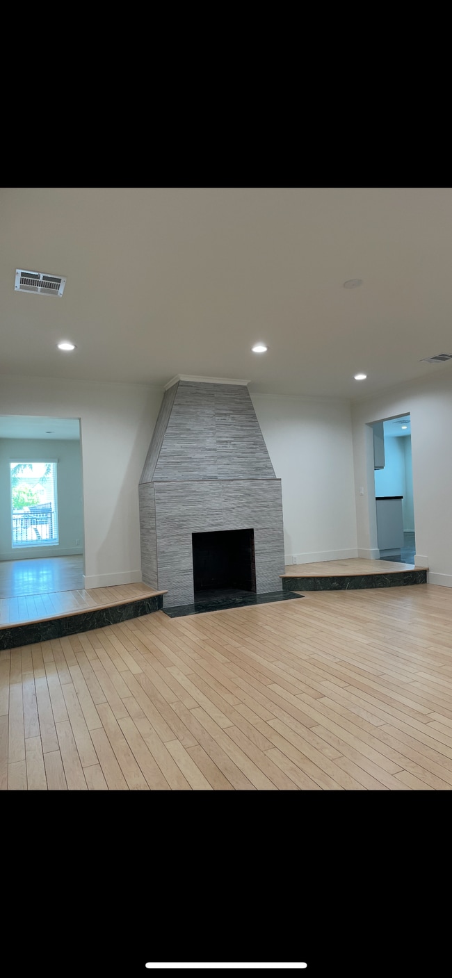 Foto del edificio - 6505 Greenbush Ave