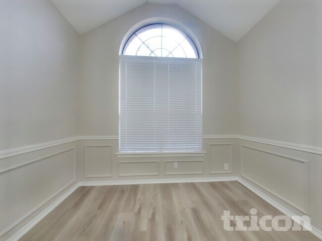 Foto del edificio - 1205 Laurel Ln