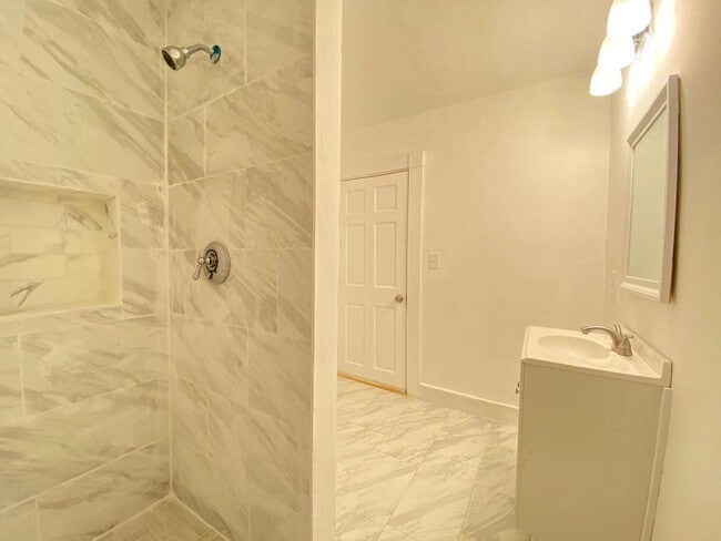 Building Photo - 70 Francis St