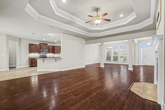 Building Photo - SPACIOUS AND CONVENIENT COMMUTE!