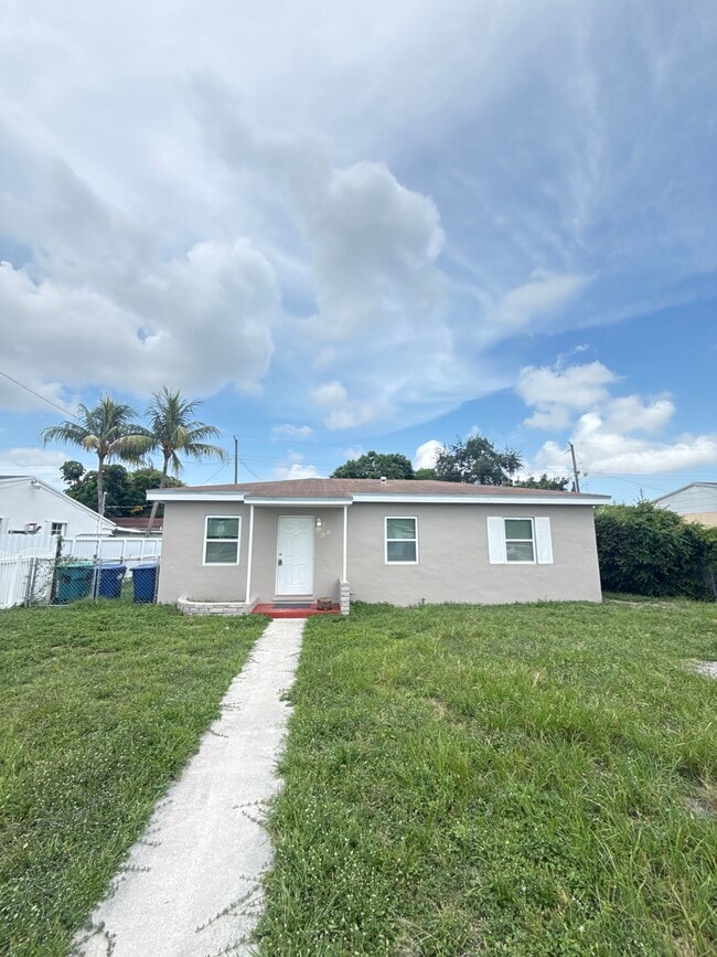 Building Photo - 15121 NW 32nd Ave
