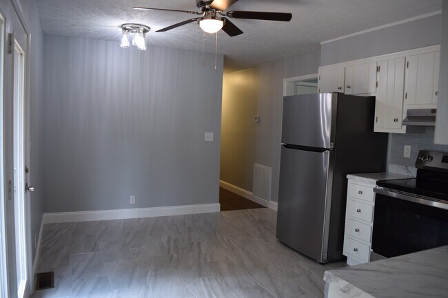 Comer en la cocina - 2816 Beaverwood Dr