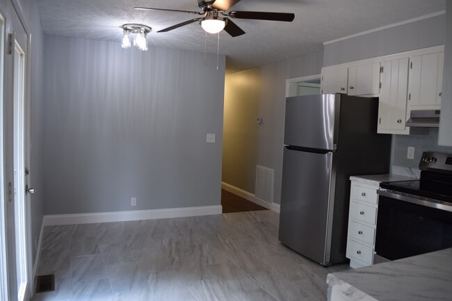 Eat in kitchen - 2816 Beaverwood Dr