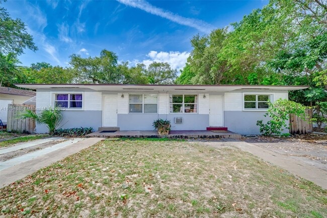 Building Photo - 1350 NE 149th St