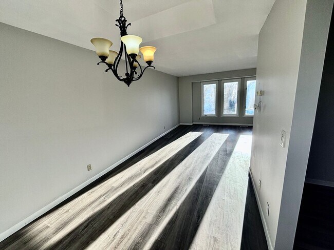 Foto del edificio - 3324 S 159th St