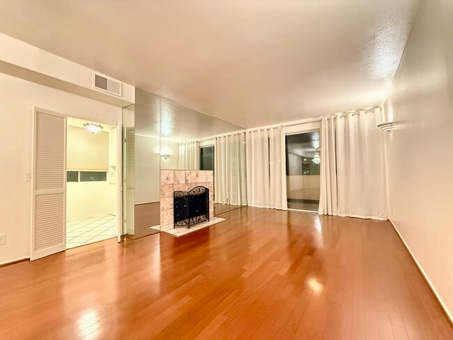 Building Photo - 14647 Dickens St