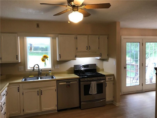 Foto del edificio - 5951 Pinecrest Dr
