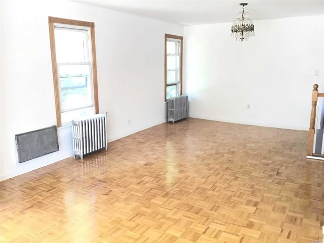 Foto del edificio - 2 bedroom in Queens NY 11420