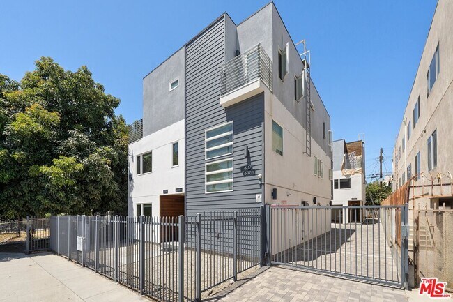 Building Photo - 6119 Fountain Ave